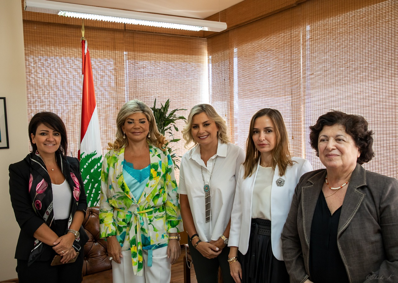 التقت وزيرة الدولة لشؤون التنمية الإدارية الدكتورة مي شدياق وفد من الهيئة الوطنية لشؤون المرأة اللبنانية برئاسة السيدة كلودين عون روكز